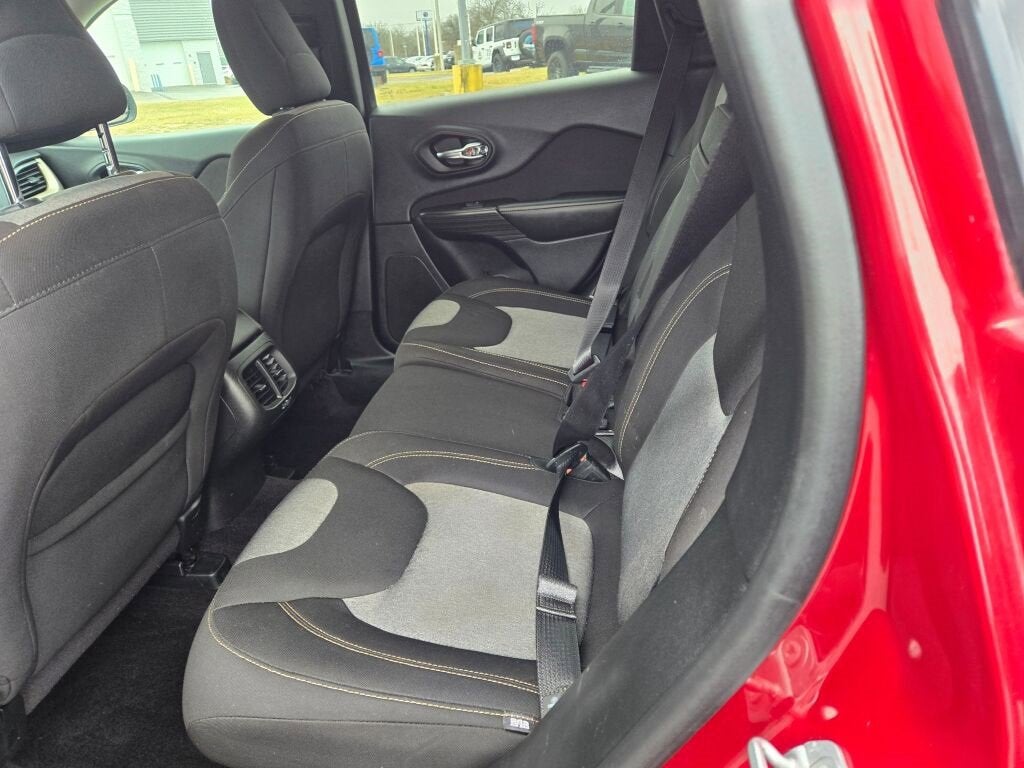 2017 Jeep Cherokee Sport