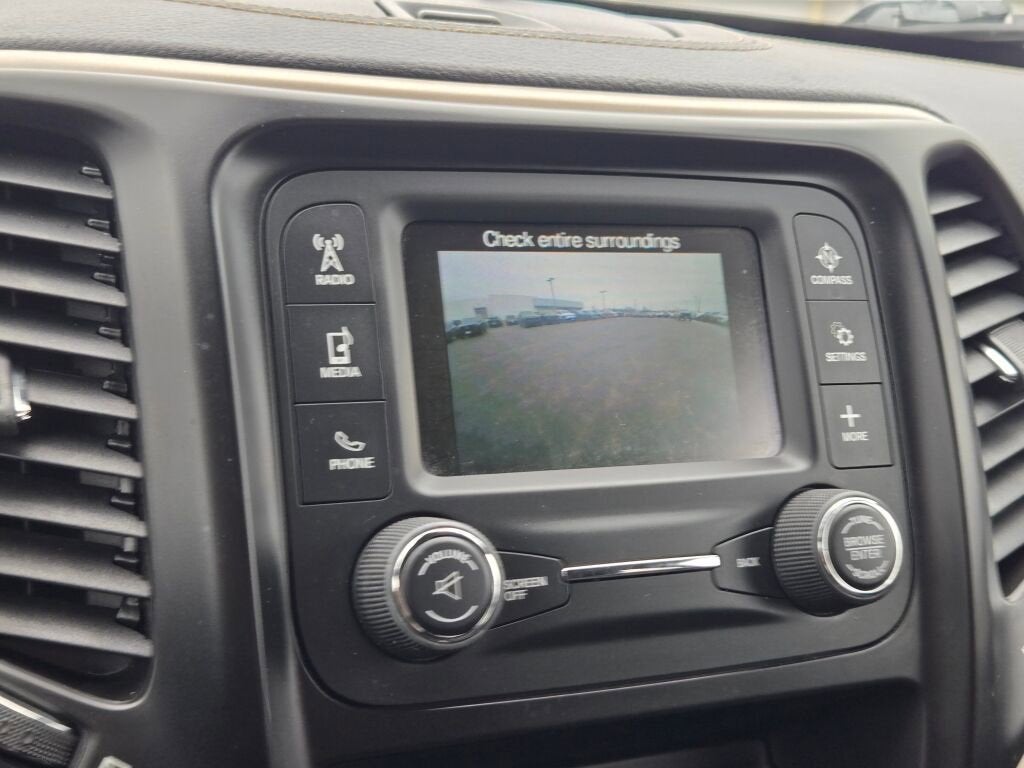 2017 Jeep Cherokee Sport