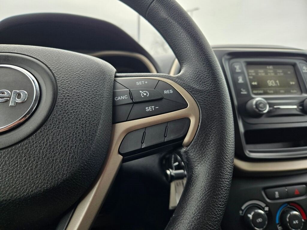 2017 Jeep Cherokee Sport