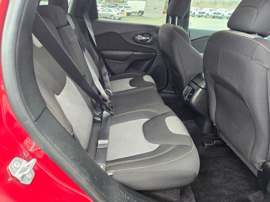 2017 Jeep Cherokee Sport