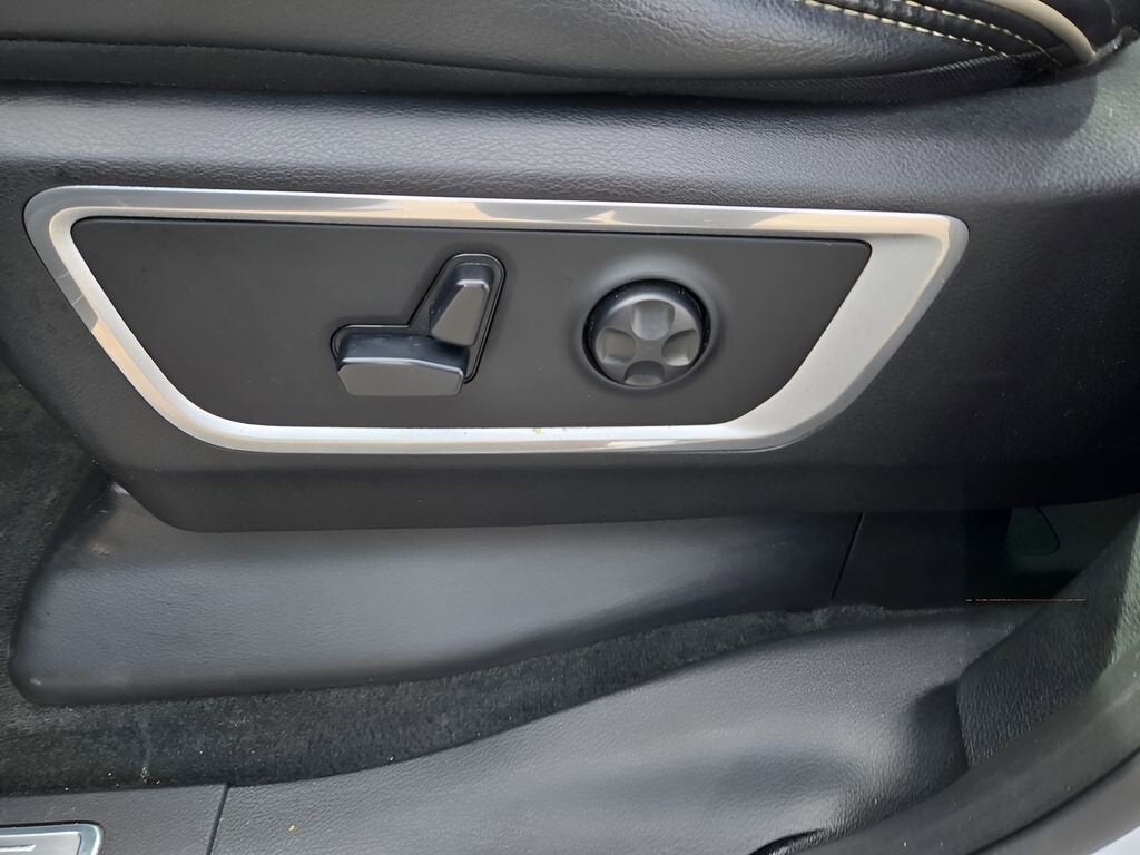 2020 RAM 1500 Laramie Crew Cab 4x4 5'7" Box