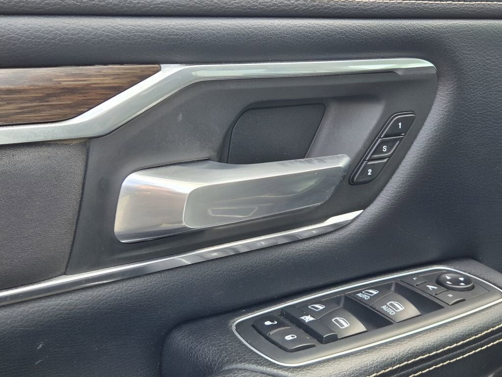 2020 RAM 1500 Laramie Crew Cab 4x4 5'7" Box