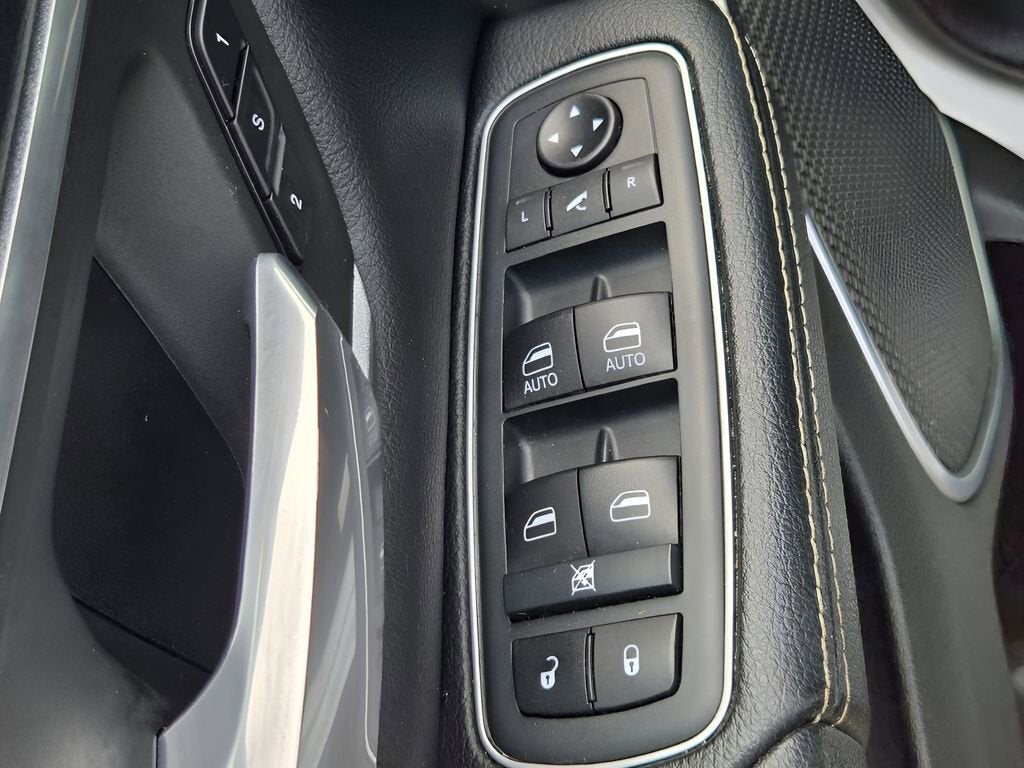 2020 RAM 1500 Laramie Crew Cab 4x4 5'7" Box