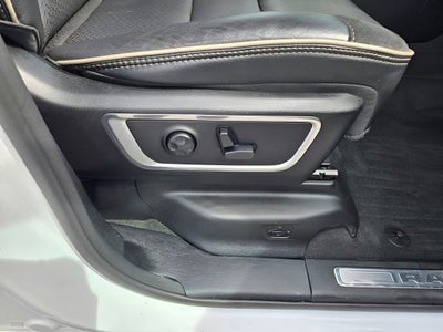 2020 RAM 1500 Laramie Crew Cab 4x4 5'7" Box