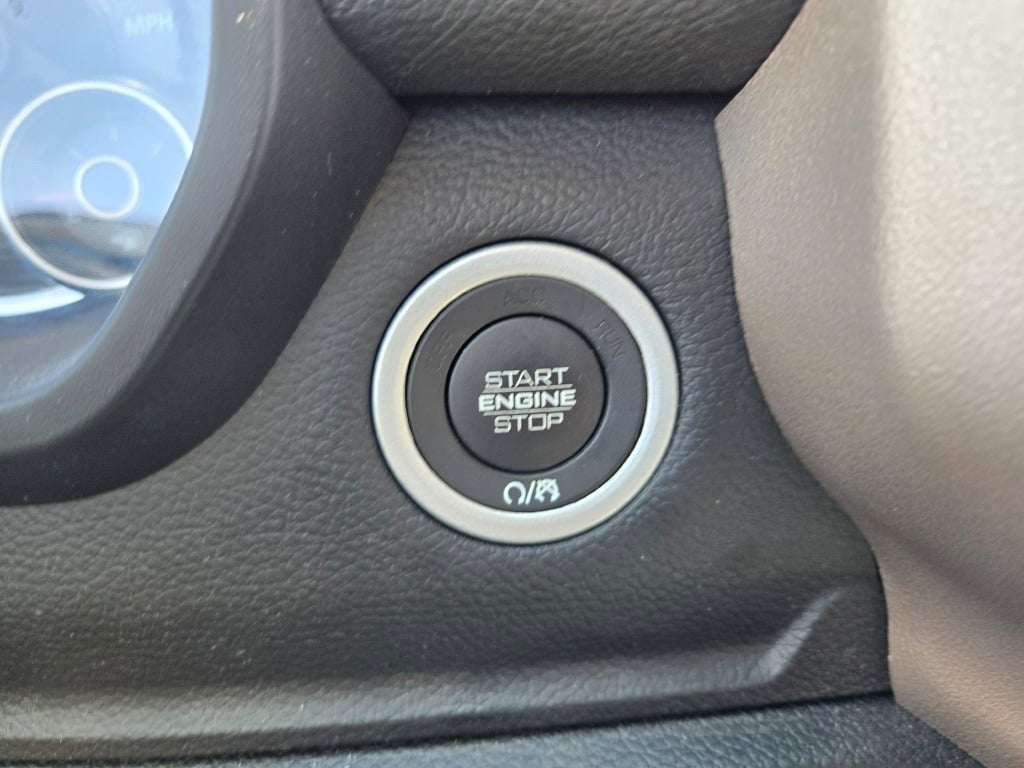 2021 RAM 1500 Laramie Crew Cab 4x4 5'7" Box