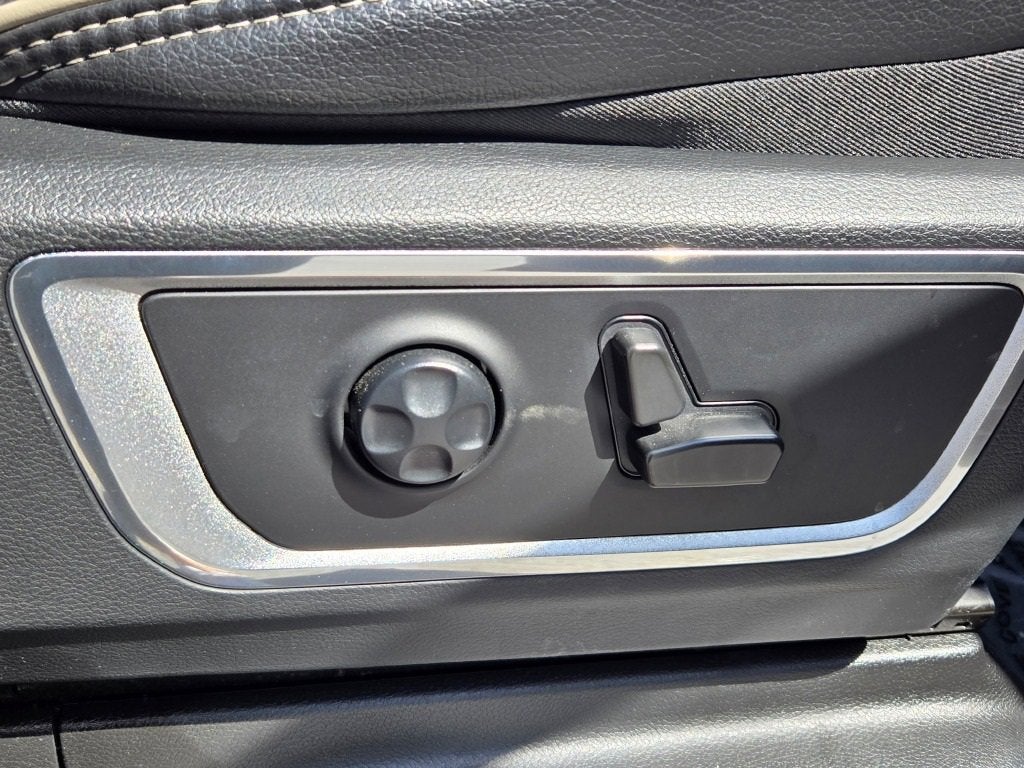 2021 RAM 1500 Laramie Crew Cab 4x4 5'7" Box