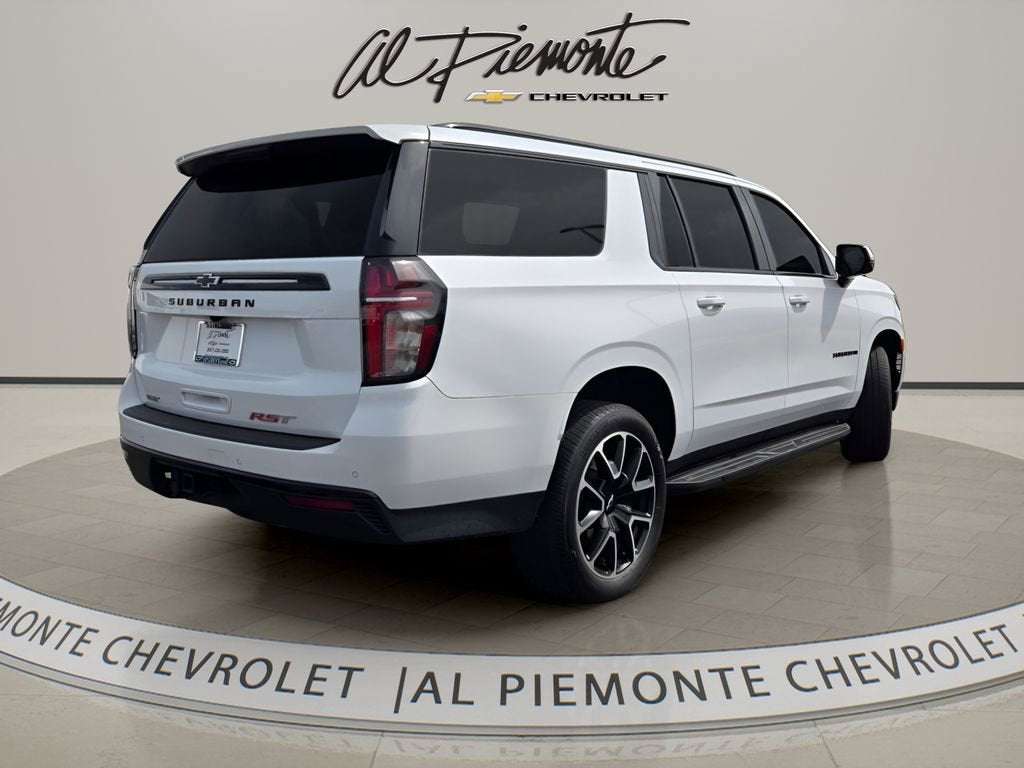 2023 Chevrolet Suburban RST