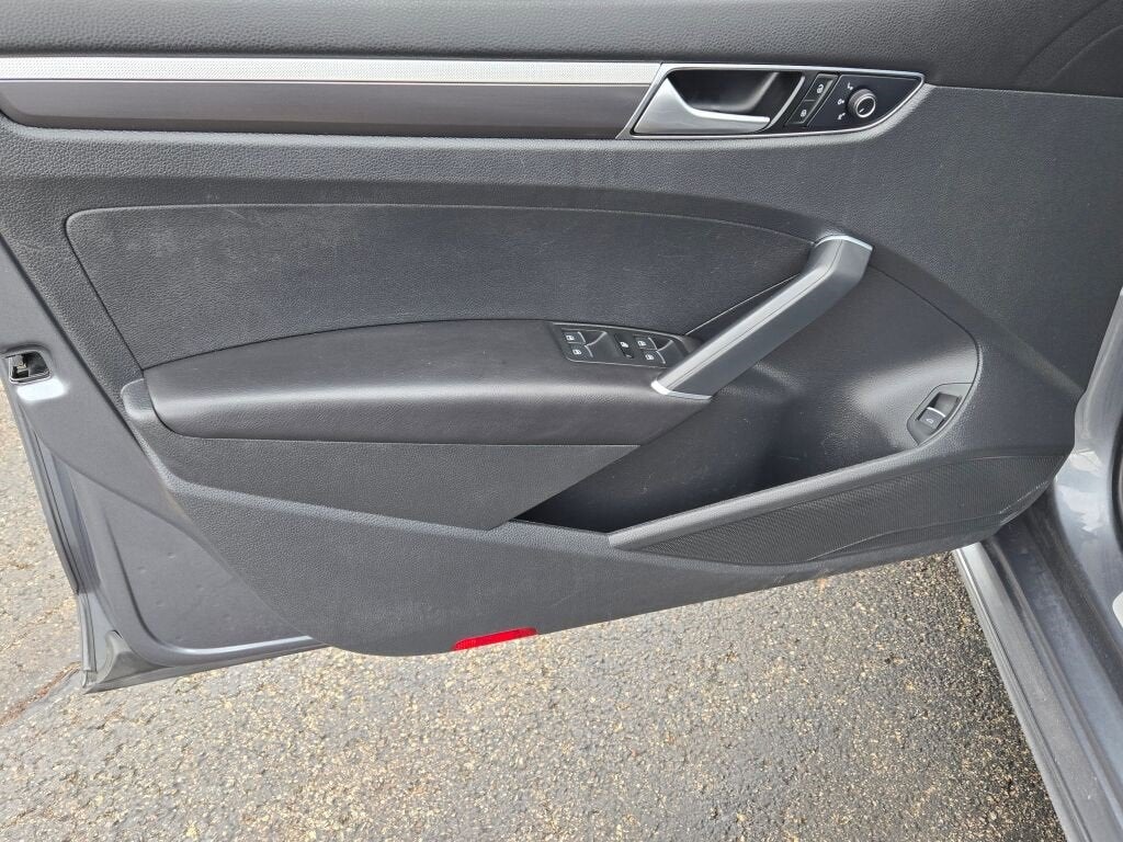 2016 Volkswagen Passat 1.8T R-Line