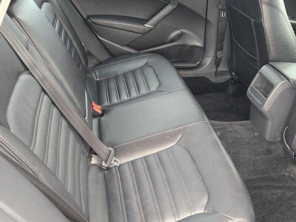 2016 Volkswagen Passat 1.8T R-Line