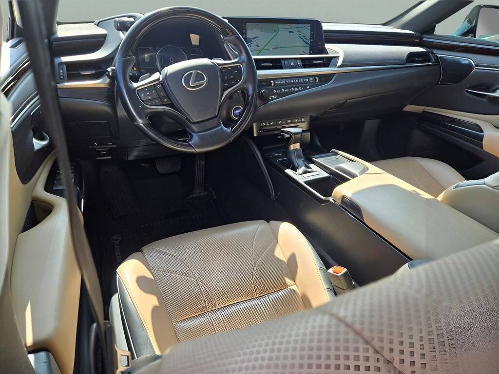 2019 Lexus ES 300h Luxury
