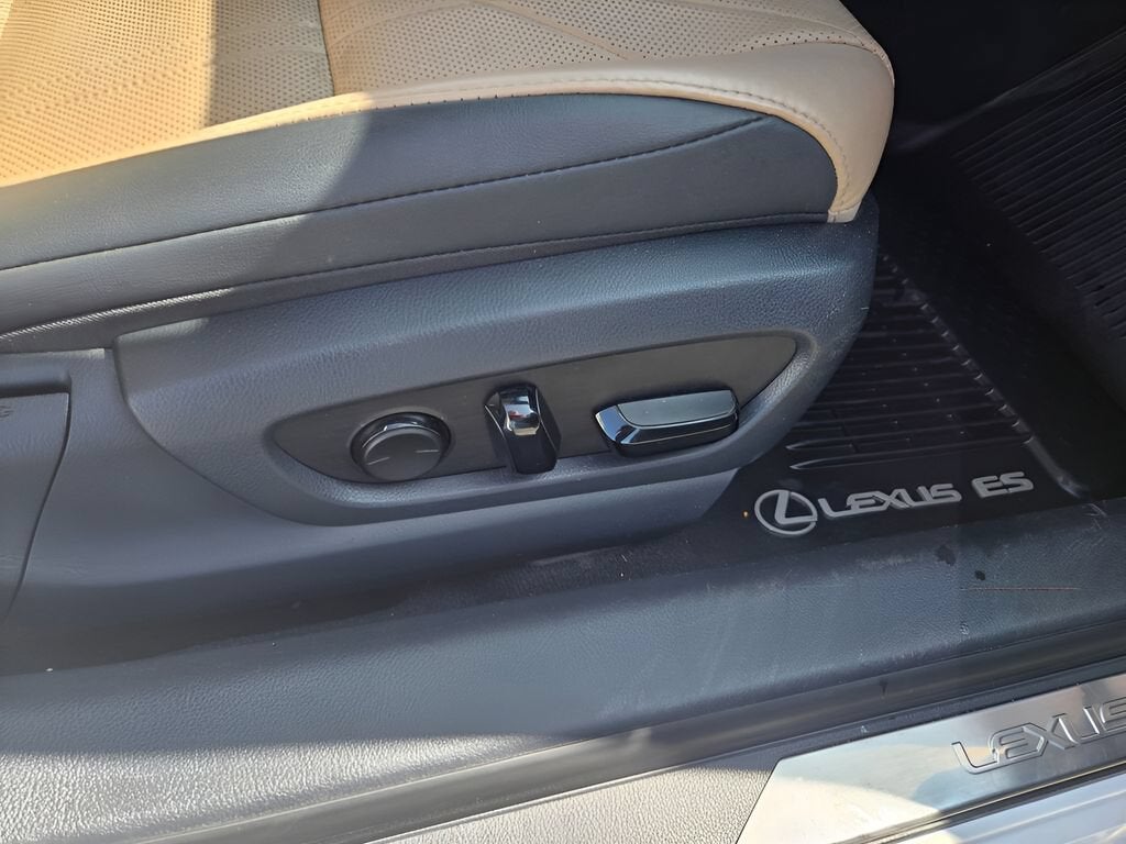 2019 Lexus ES 300h Luxury