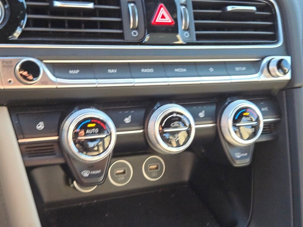 2023 Genesis G70 2.0T AWD