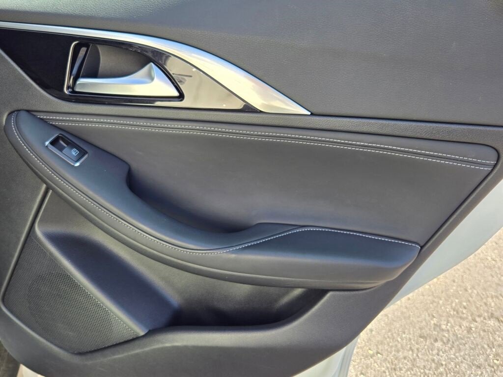 2018 INFINITI QX30 Premium