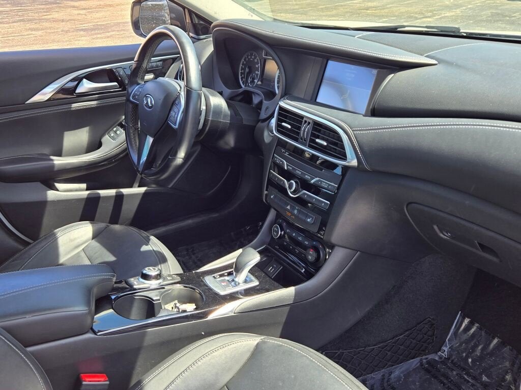 2018 INFINITI QX30 Premium