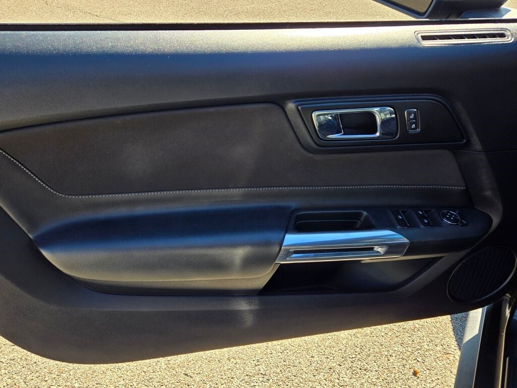 2016 Ford Mustang V6