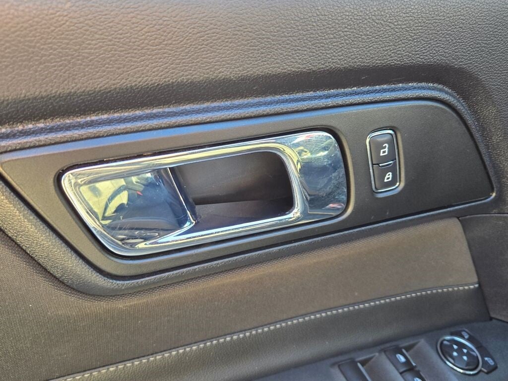 2016 Ford Mustang V6