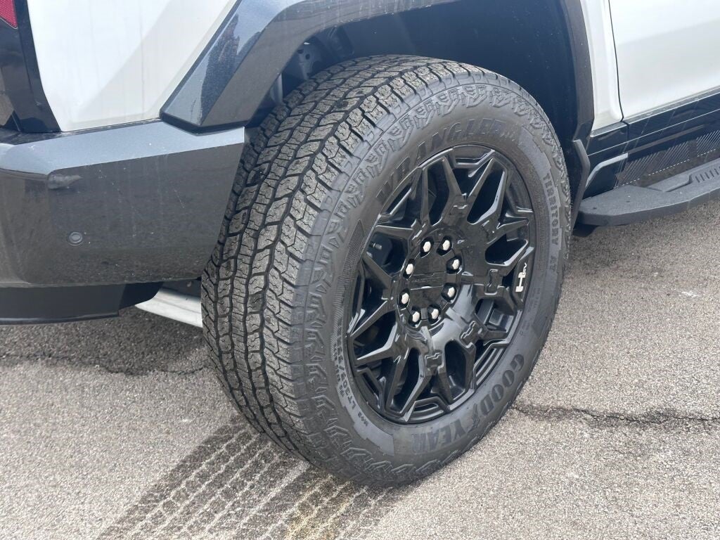 2025 GMC Hummer EV SUV 2X