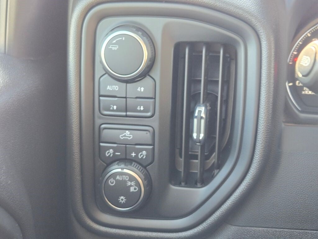 2023 Chevrolet Silverado 1500 Custom Trail Boss