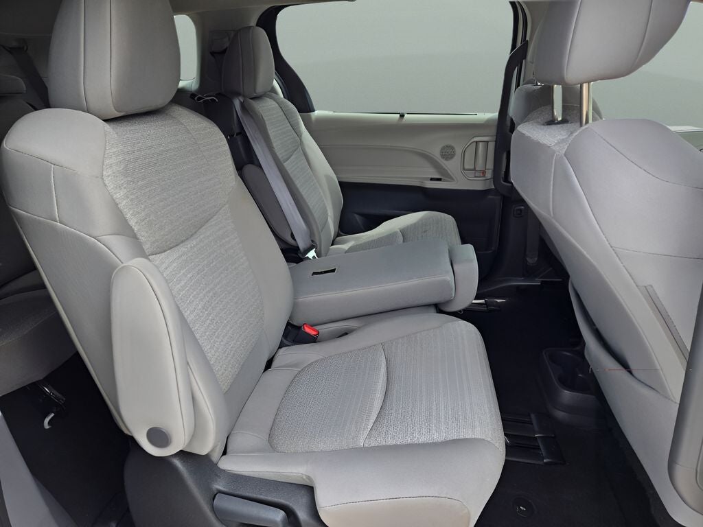 2023 Toyota Sienna LE 8 Passenger