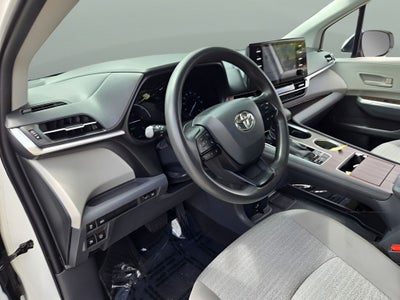 2023 Toyota Sienna LE 8 Passenger