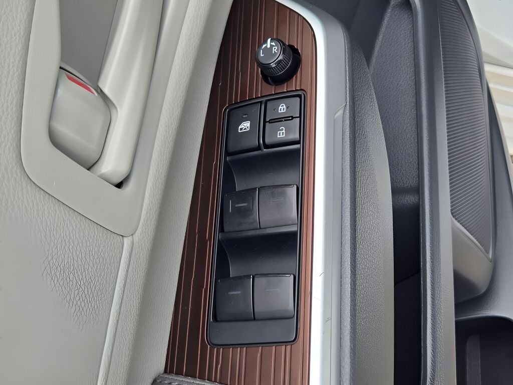 2023 Toyota Sienna LE 8 Passenger