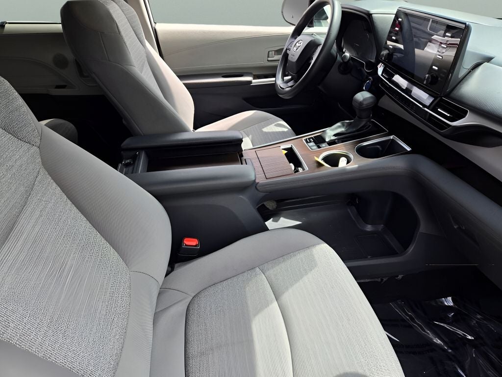2023 Toyota Sienna LE 8 Passenger