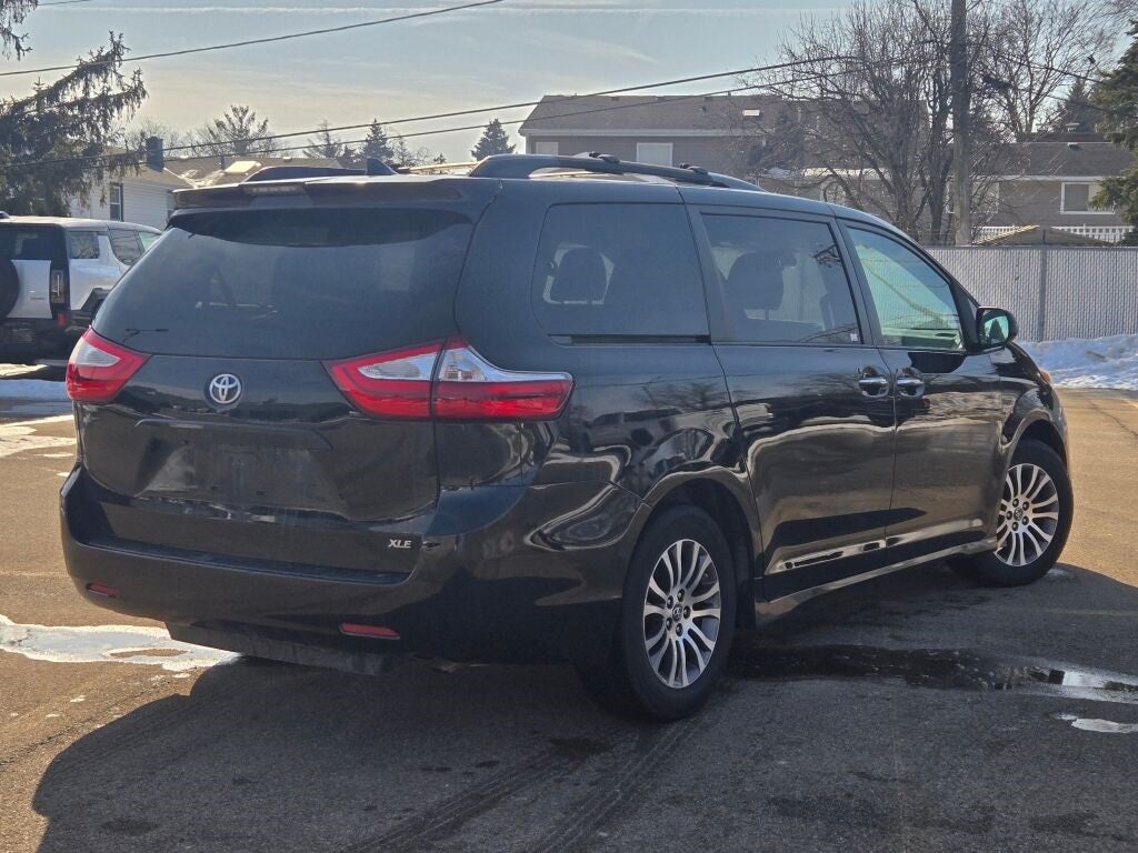 2019 Toyota Sienna XLE 8 Passenger