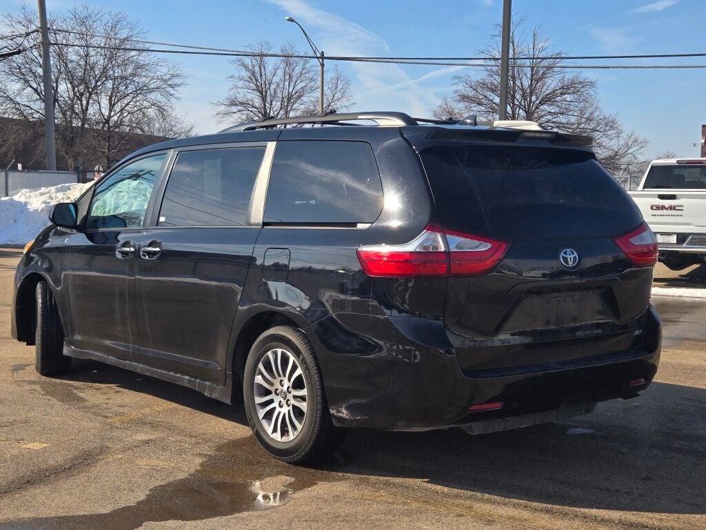 2019 Toyota Sienna XLE 8 Passenger