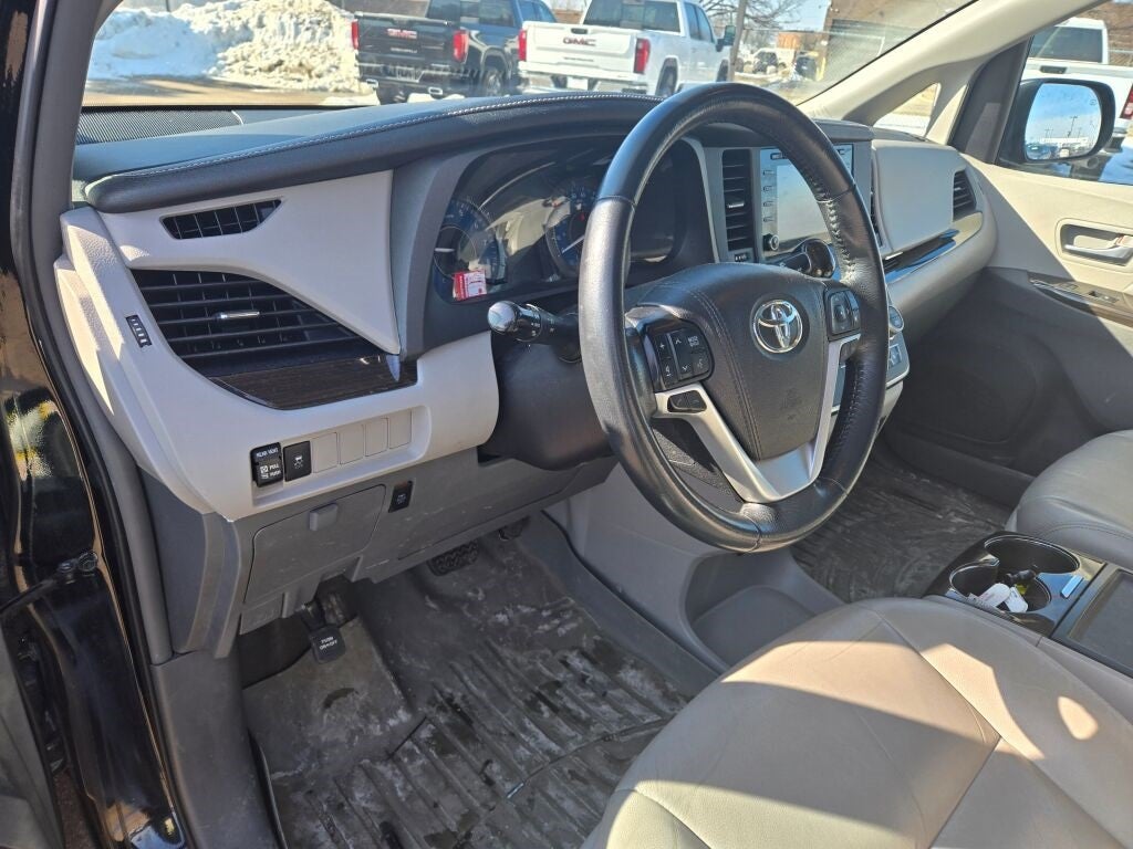 2019 Toyota Sienna XLE 8 Passenger