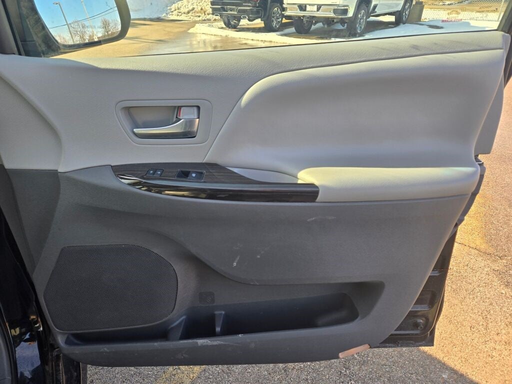 2019 Toyota Sienna XLE 8 Passenger
