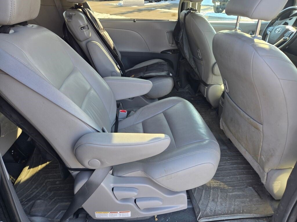 2019 Toyota Sienna XLE 8 Passenger