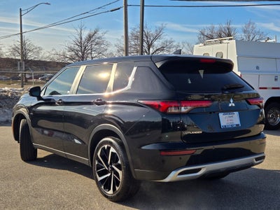 2023 Mitsubishi Outlander SE