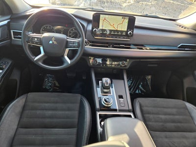 2023 Mitsubishi Outlander SE