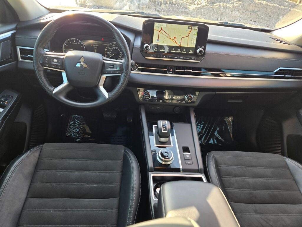 2023 Mitsubishi Outlander SE