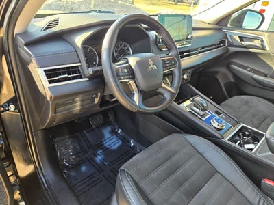 2023 Mitsubishi Outlander SE