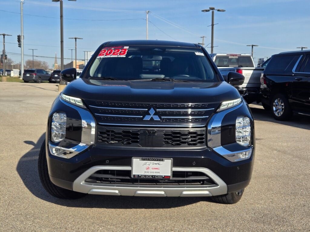 2023 Mitsubishi Outlander SE