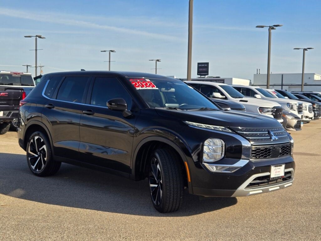 2023 Mitsubishi Outlander SE
