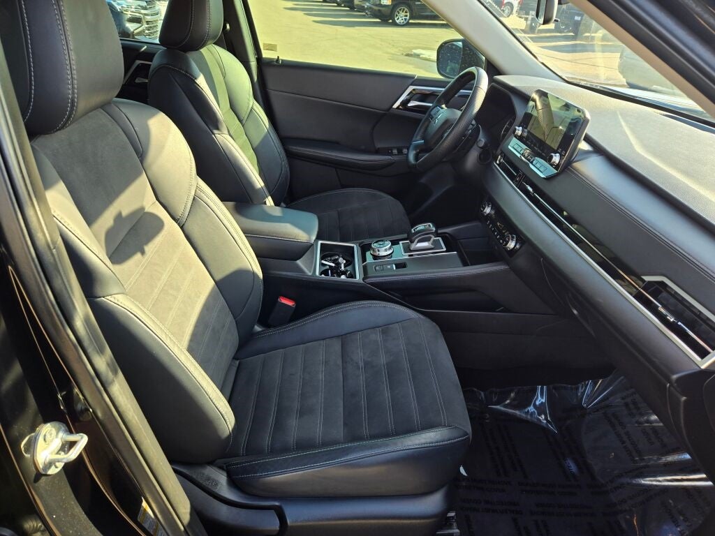 2023 Mitsubishi Outlander SE