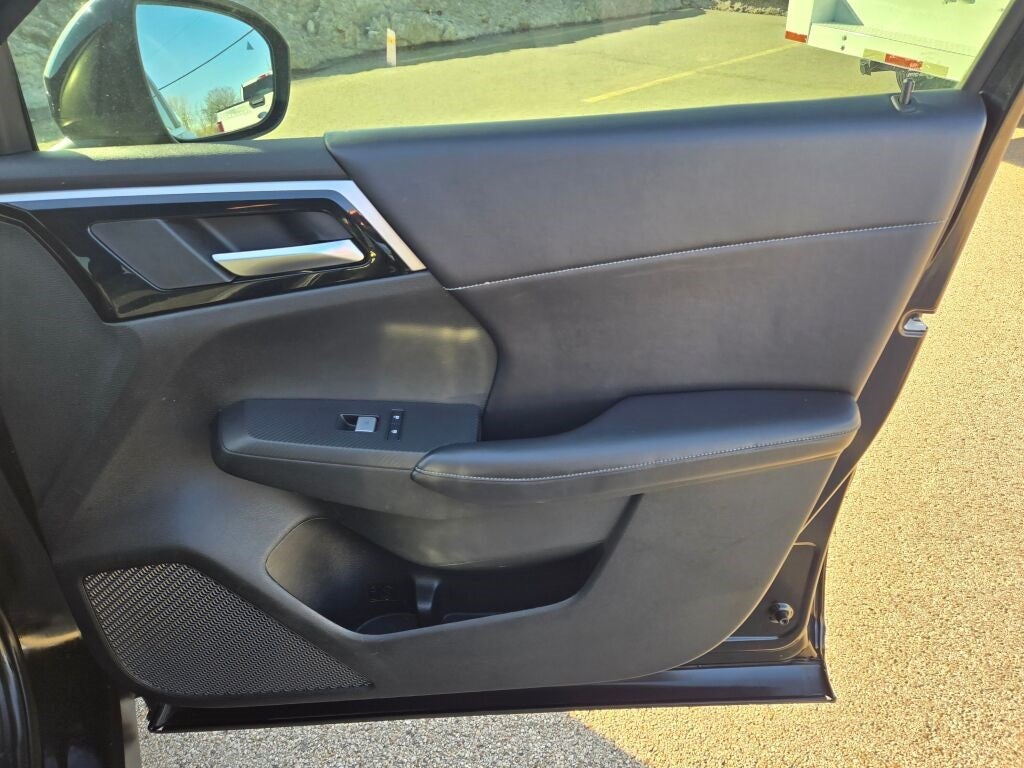 2023 Mitsubishi Outlander SE