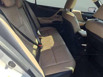 2019 Lexus ES 300h Luxury