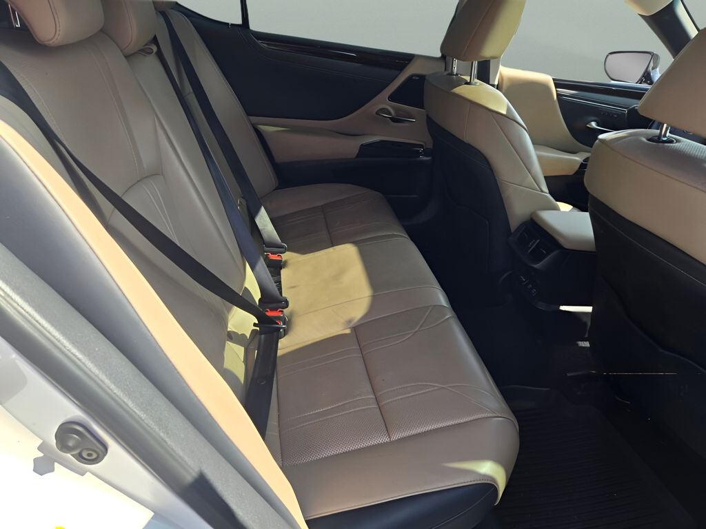2019 Lexus ES 300h Luxury