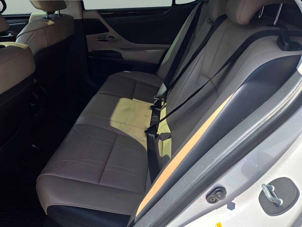 2019 Lexus ES 300h Luxury