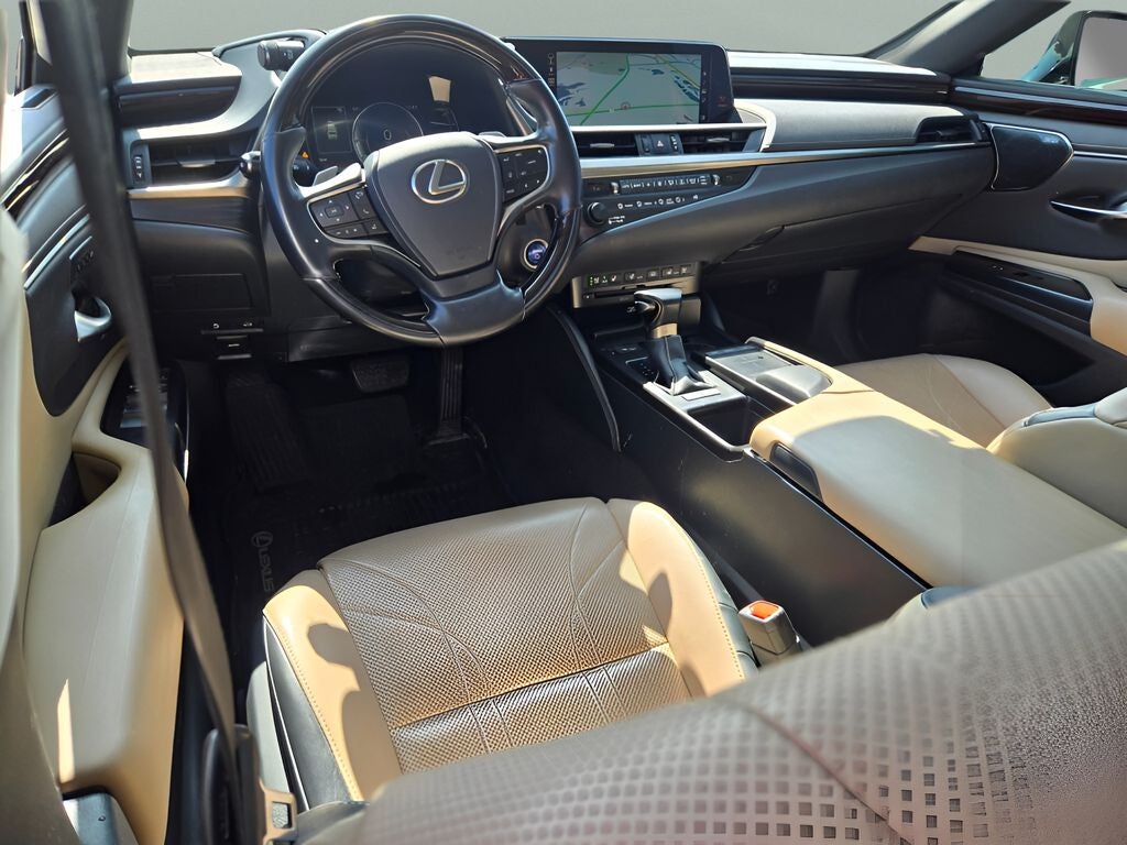 2019 Lexus ES 300h Luxury
