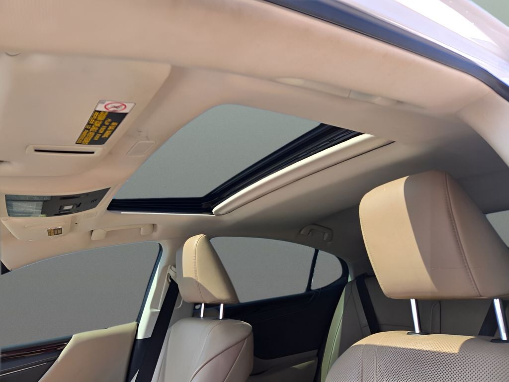 2019 Lexus ES 300h Luxury