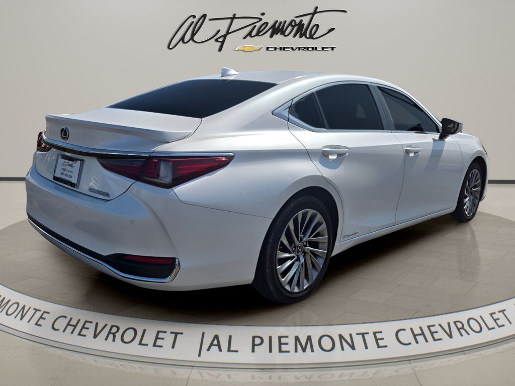 2019 Lexus ES 300h Luxury
