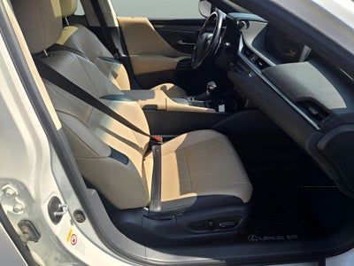 2019 Lexus ES 300h Luxury