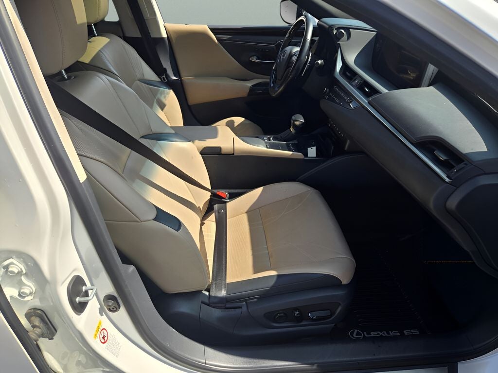 2019 Lexus ES 300h Luxury