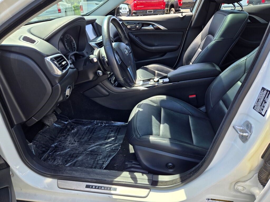 2018 INFINITI QX30 Premium