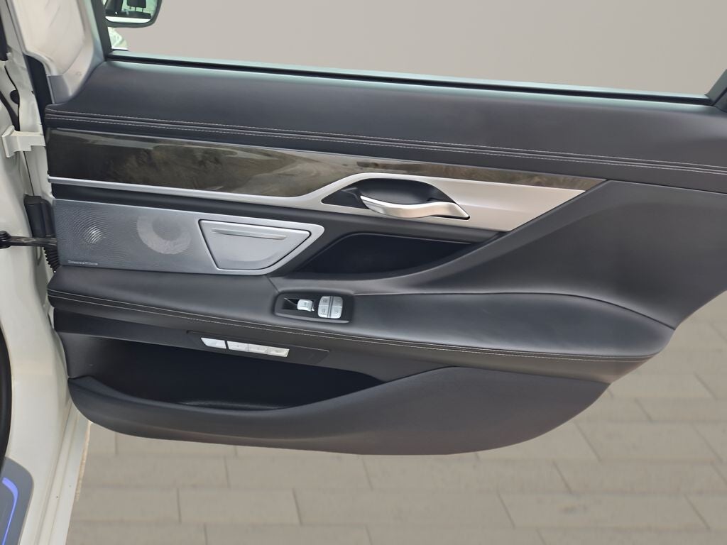 2018 BMW 7 Series 740e xDrive iPerformance