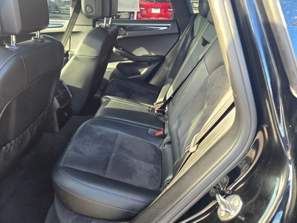 2018 Porsche Macan Base